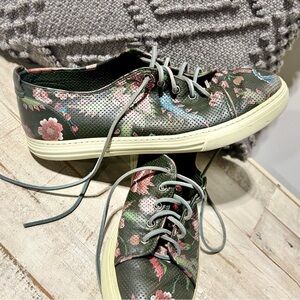 Men’s Gucci Shagreen Floral Sneakers- Size 9